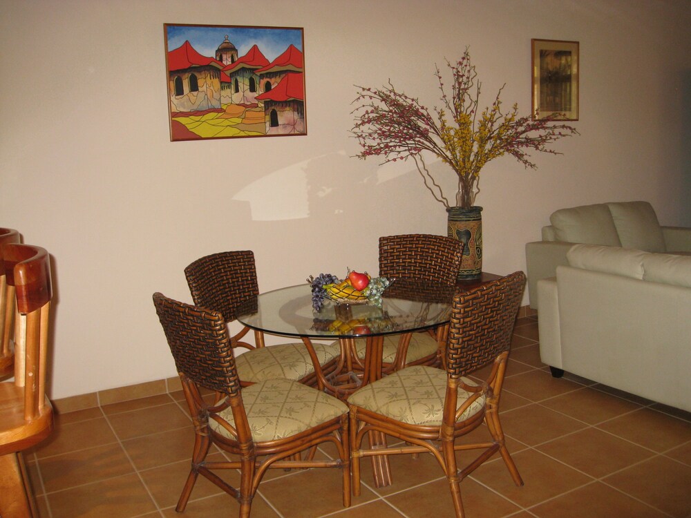 Luxury Villa, 2 Bedrooms, 2 Bathrooms, Beachside - In-Room Dining