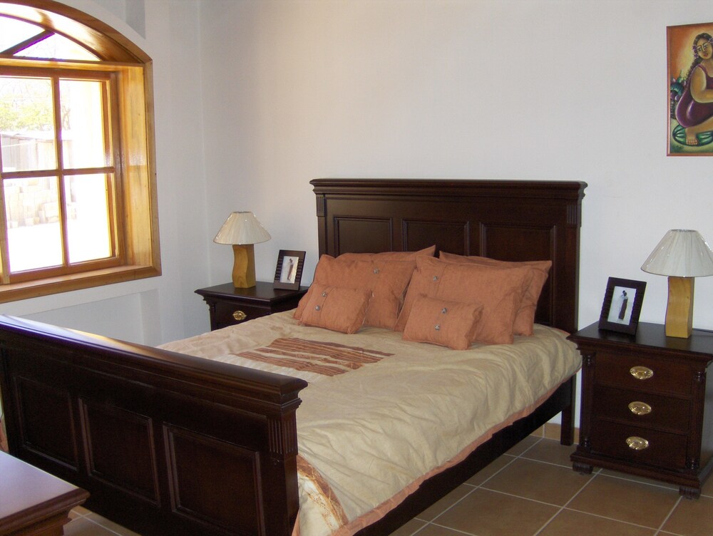 Luxury Villa, 2 Bedrooms, 2 Bathrooms, Beachside - Guestroom