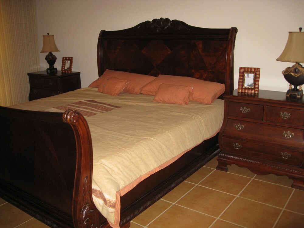 Luxury Villa, 2 Bedrooms, 2 Bathrooms, Beachside - Guestroom