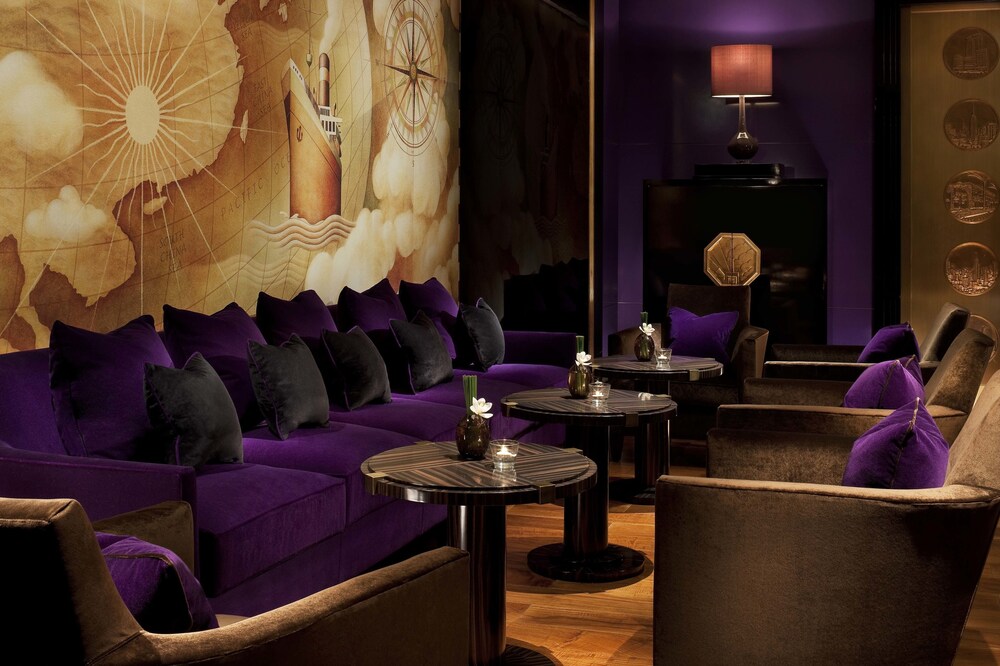 Hotel Lounge