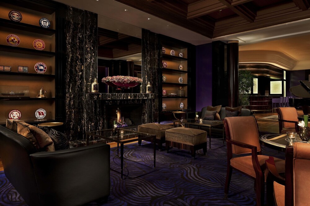 Hotel Lounge