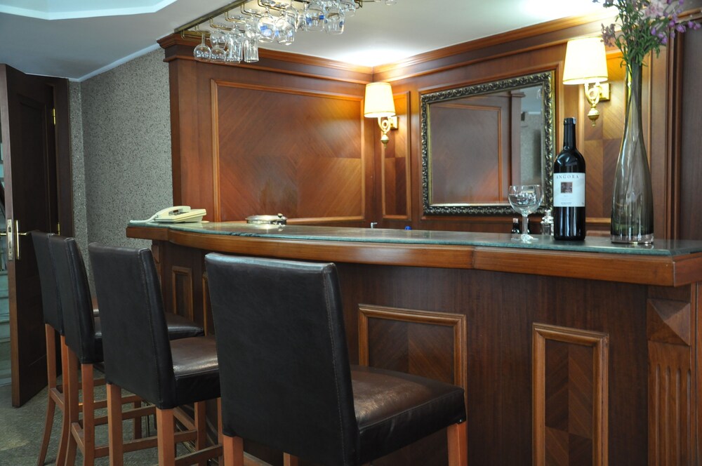 Hotel Bar