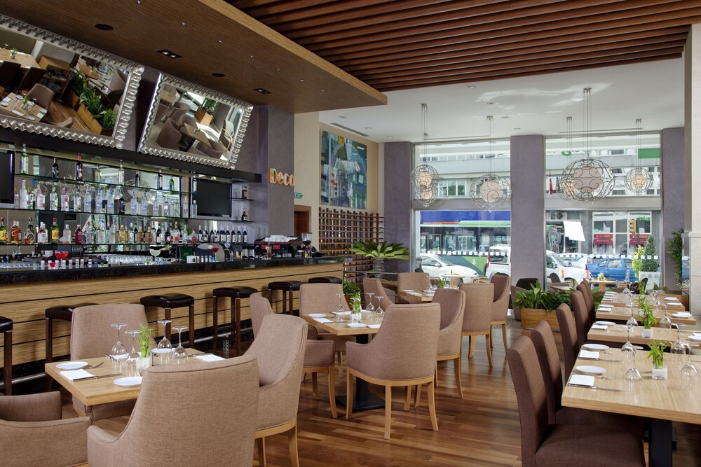 Hotel Bar