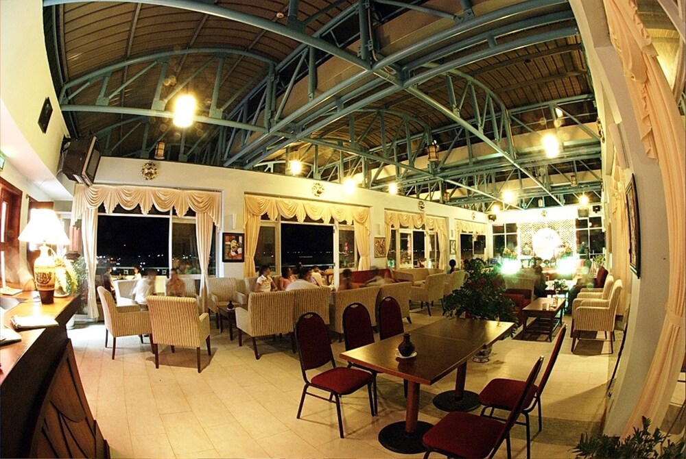Hotel Bar