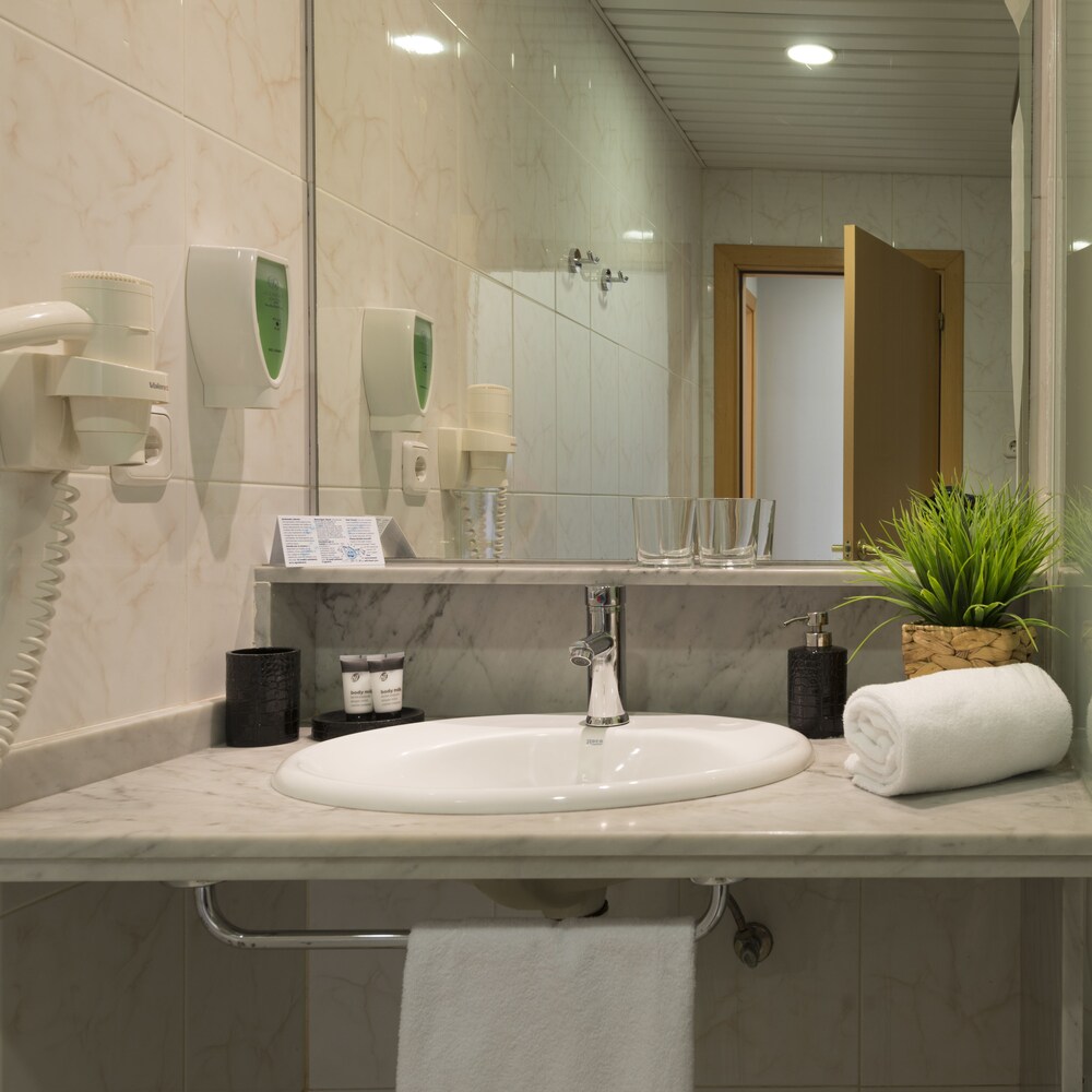 Junior Studio Suite, 1 Queen Bed, Kitchen - Bathroom Sink
