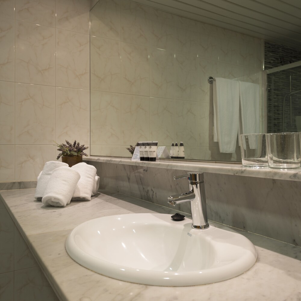 Superior Apartment, Kitchen - Bathroom Sink