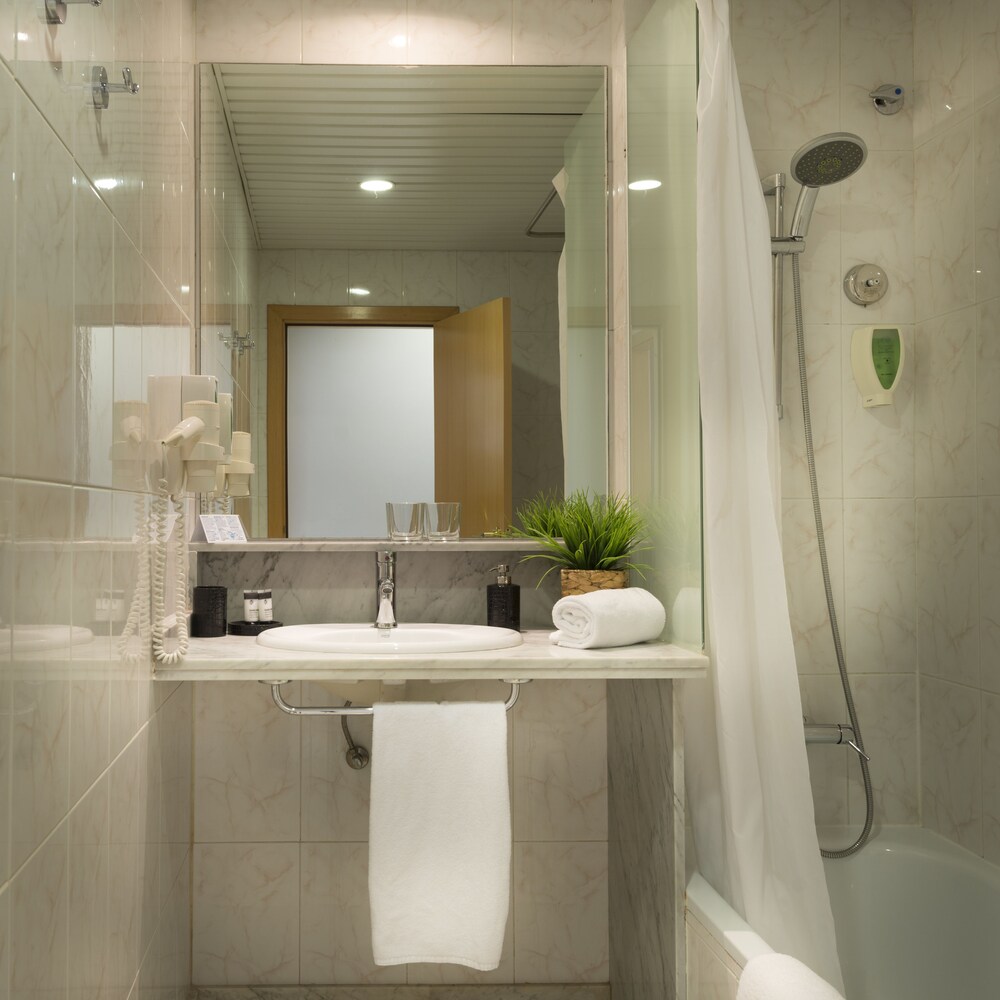 Double Room - Bathroom