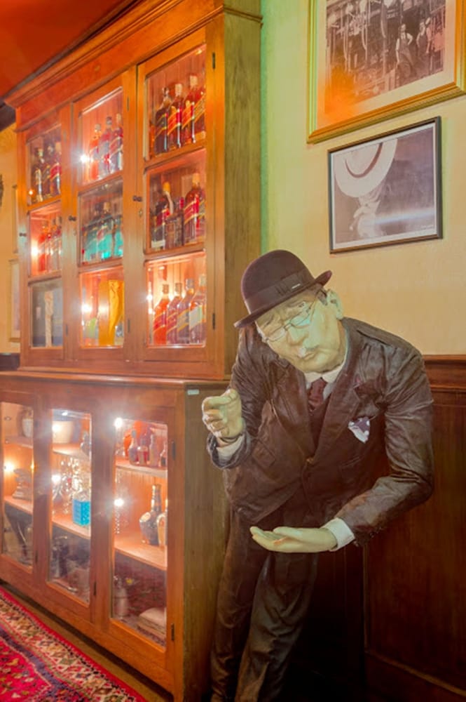 Hotel Bar