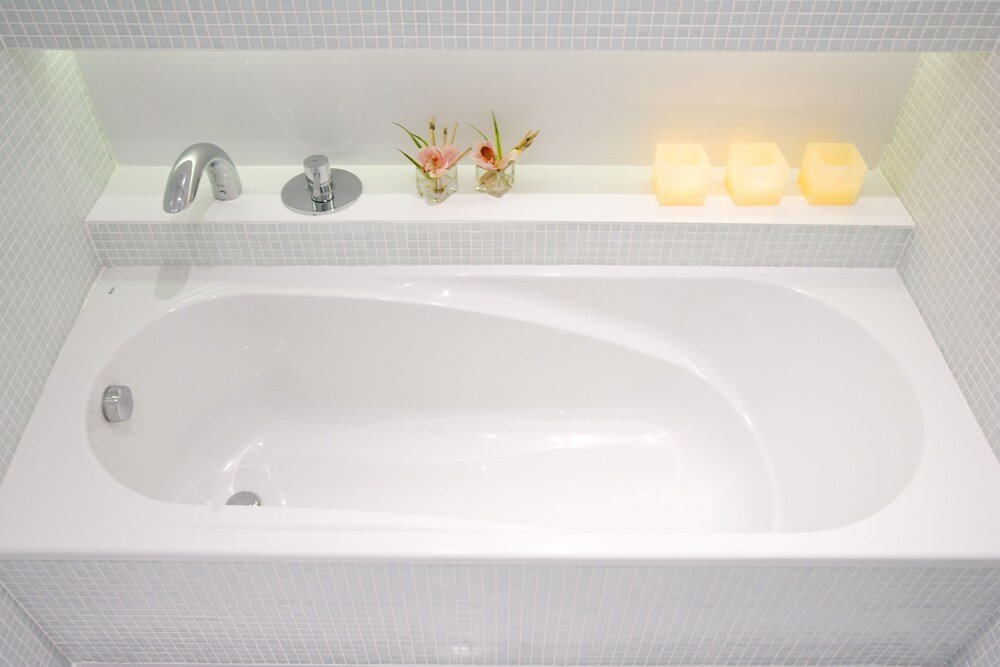 Deep Soaking Bathtub