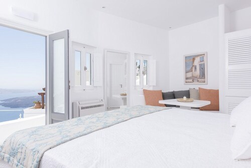 Aqua Luxury Suites