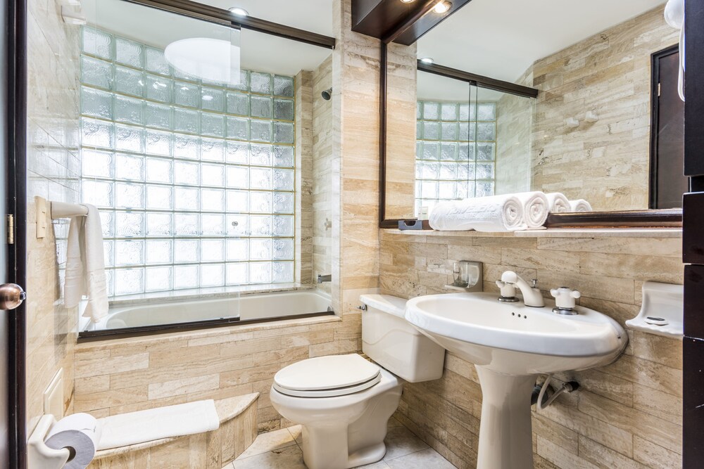 Classic Apartment - Bathroom