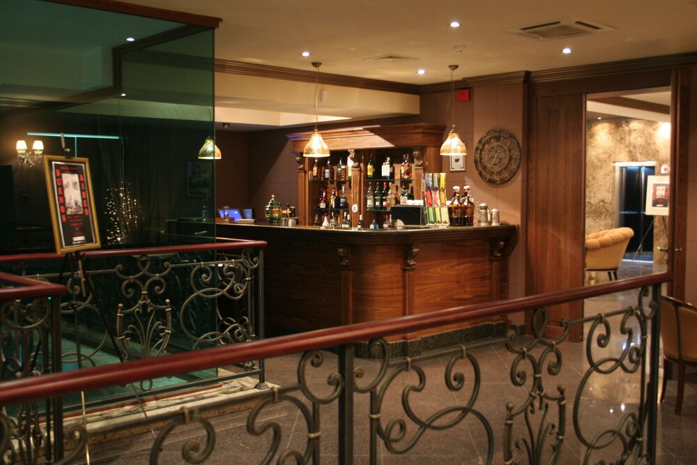 Hotel Bar