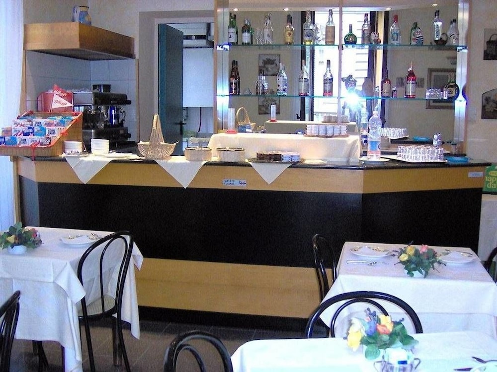 Hotel Bar