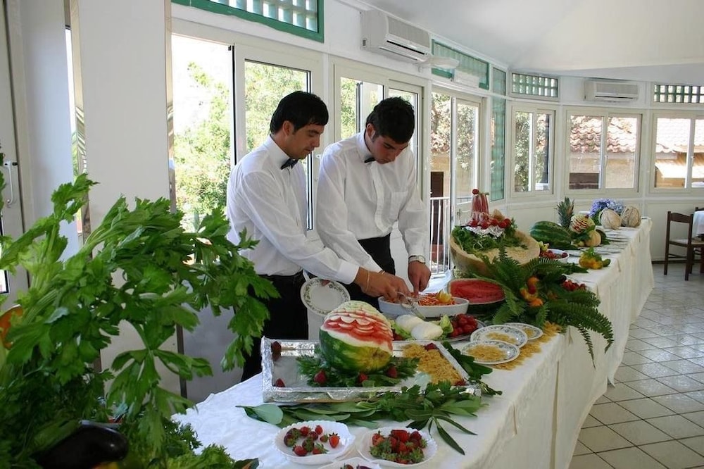 Food Court