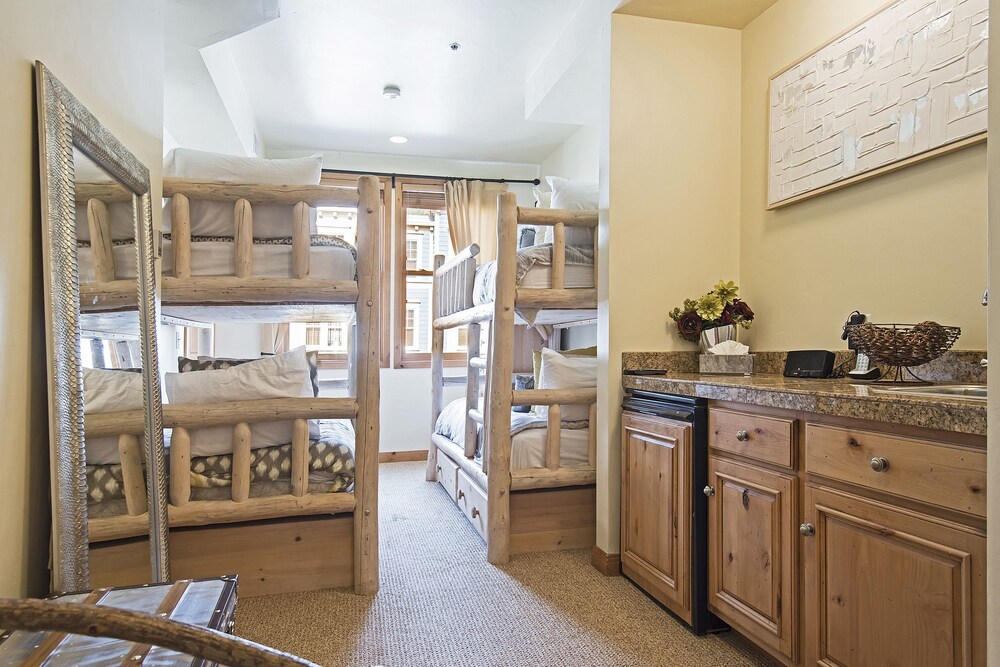 Deluxe Condo, 2 Bedrooms, 2 Bathrooms, Slope side - Guestroom