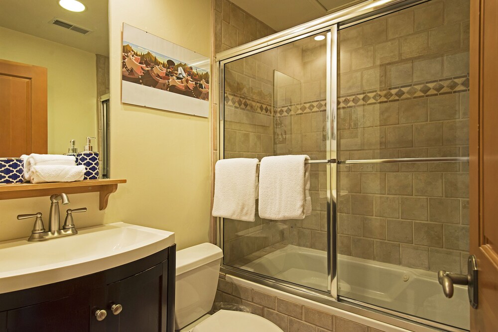 Deluxe Condo, 2 Bedrooms, 2 Bathrooms, Slope side - Bathroom
