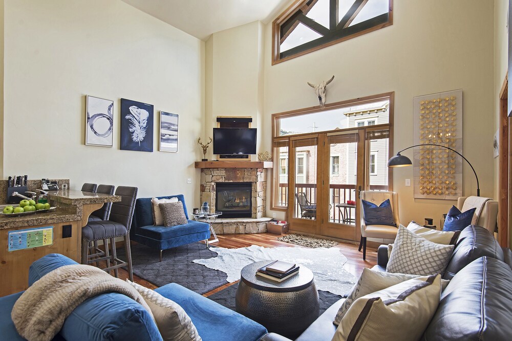 Deluxe Condo, 2 Bedrooms, 2 Bathrooms, Slope side - Featured Image