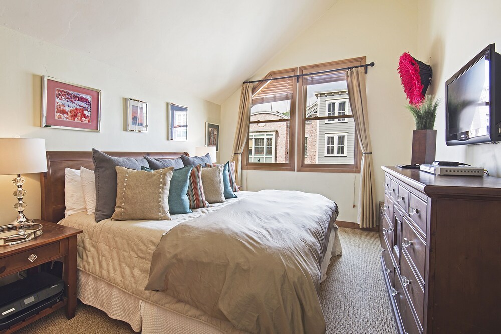 Deluxe Condo, 2 Bedrooms, 2 Bathrooms, Slope side - Guestroom