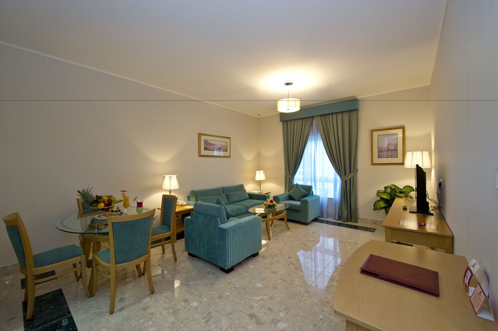 Deluxe Suite - Living Room