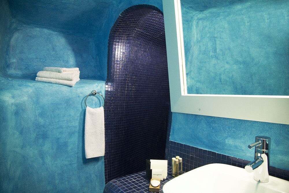 Cave House - Bathroom