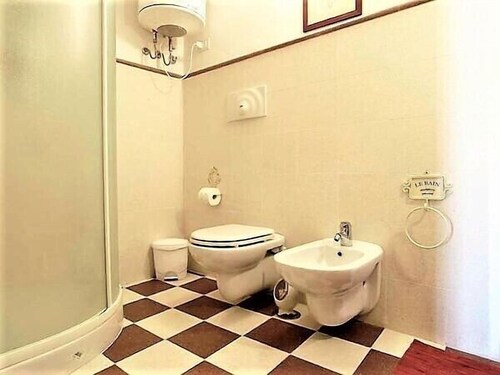 Apartment (Suite) - Bathroom