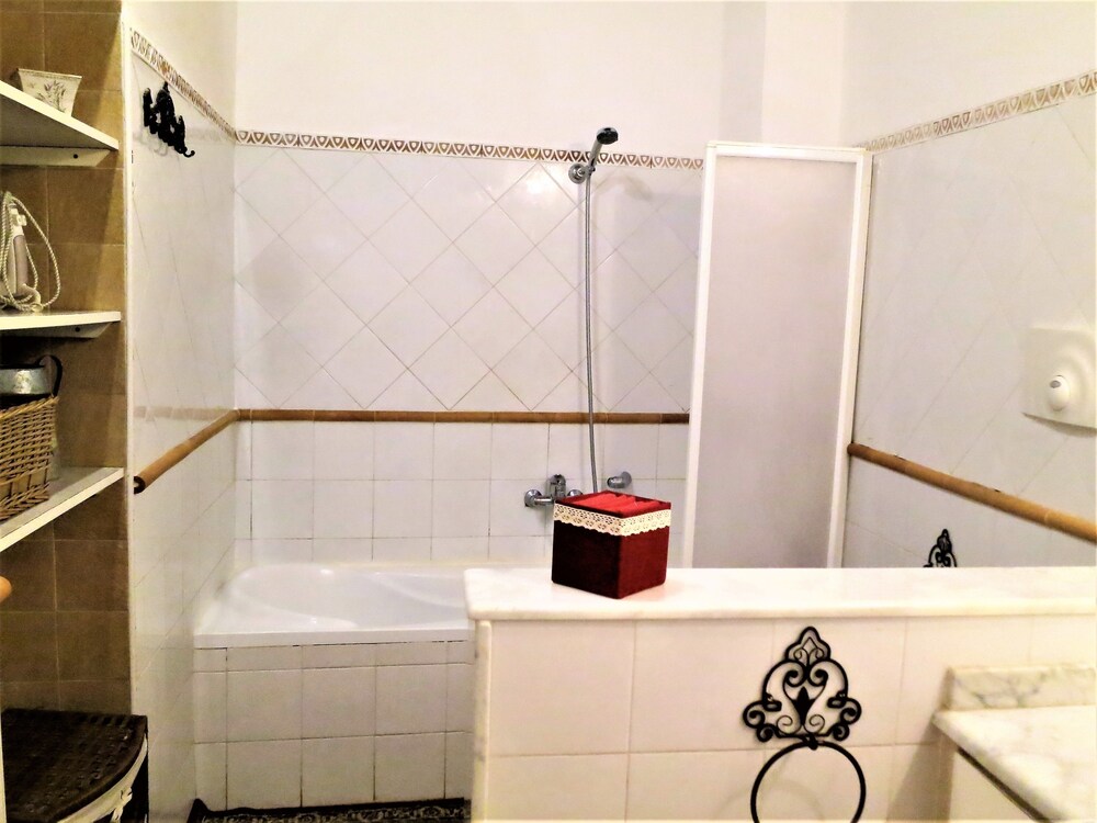 Apartment (Suite) - Bathroom