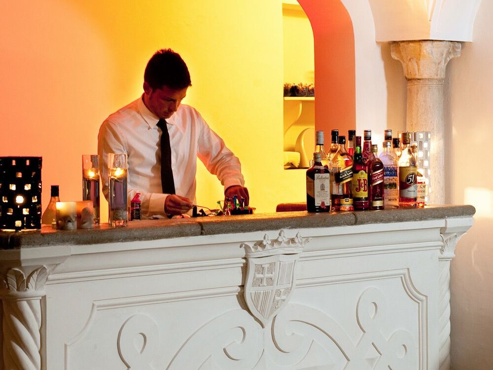 Hotel Bar