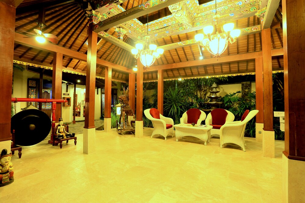 Hotel Lounge