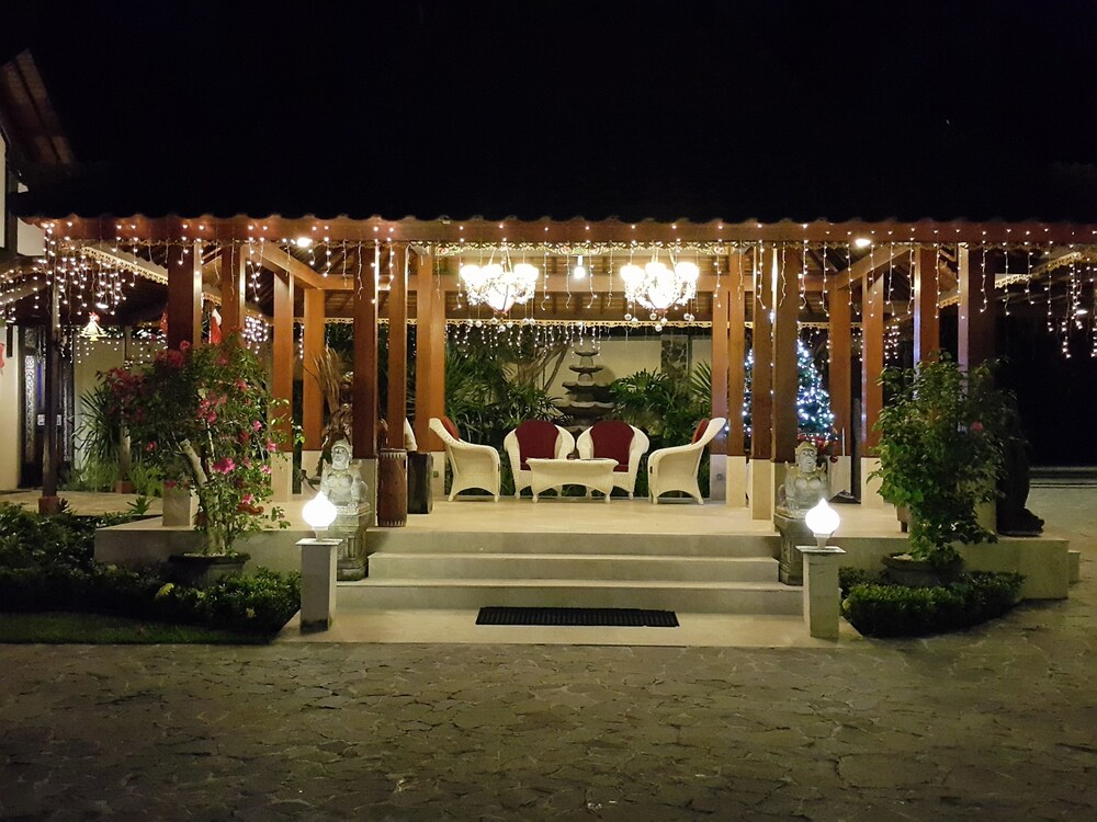 Hotel Lounge