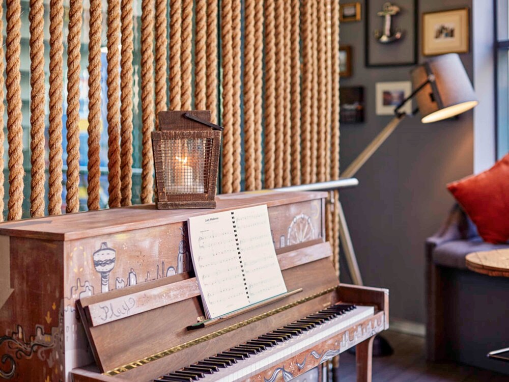 Hotel Bar