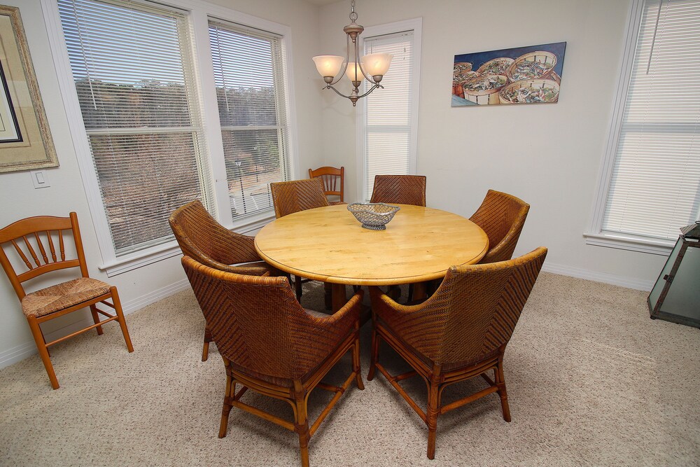 객실 내 식사 (3 bedroom/2 bathroom premium condo)