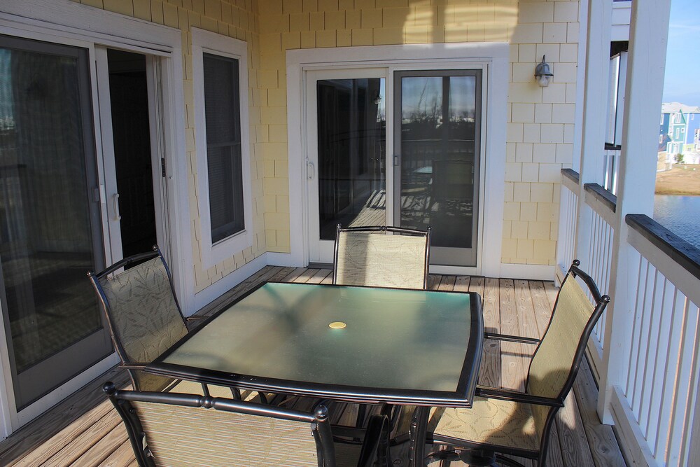 발코니 (3 bedroom/2 bathroom premium condo)