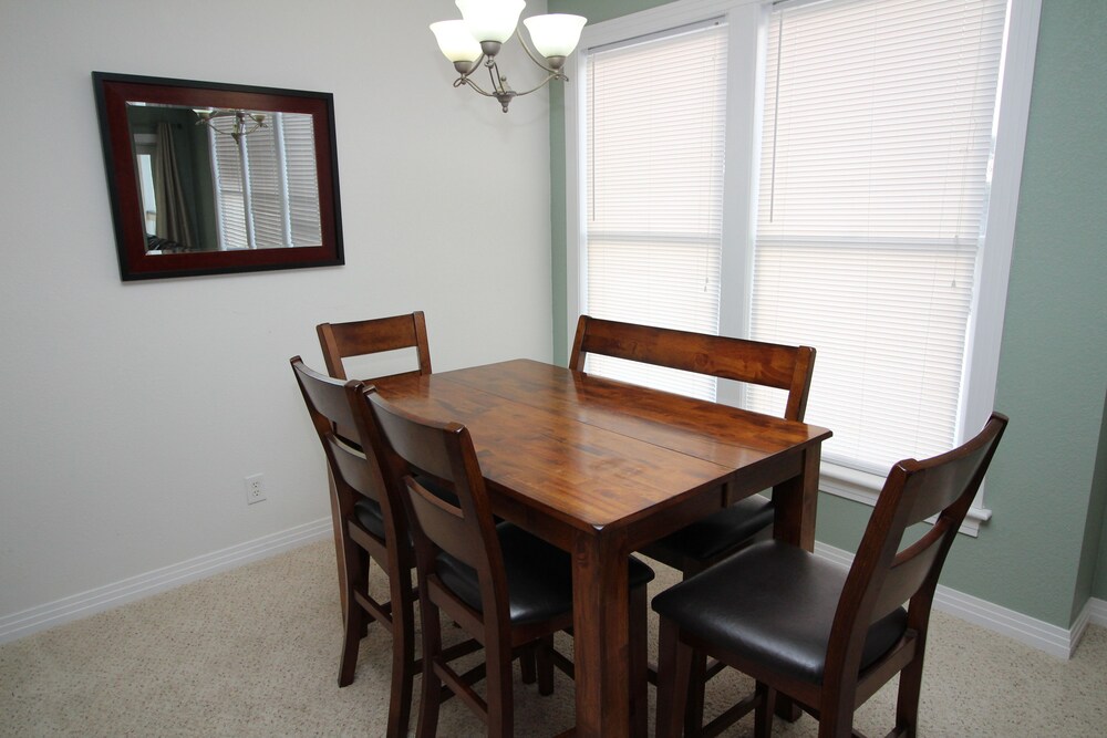 객실 내 식사 (2 Bedroom/2 Bathroom Premium Condo)