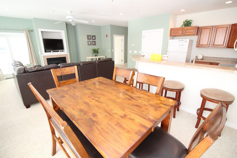객실 내 식사 (2 Bedroom/2 Bathroom Premium Condo)