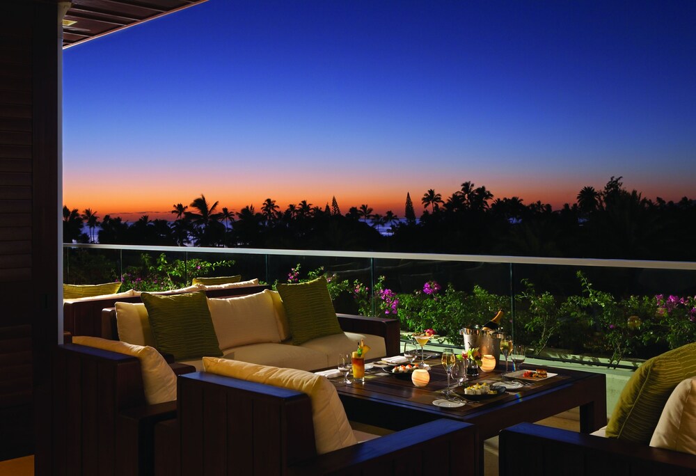 Hotel Lounge