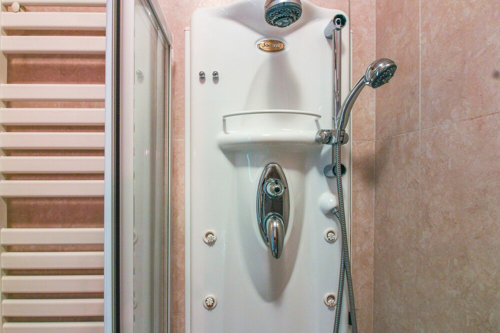 Standard Apartment, 1 Bedroom - Bathroom Shower