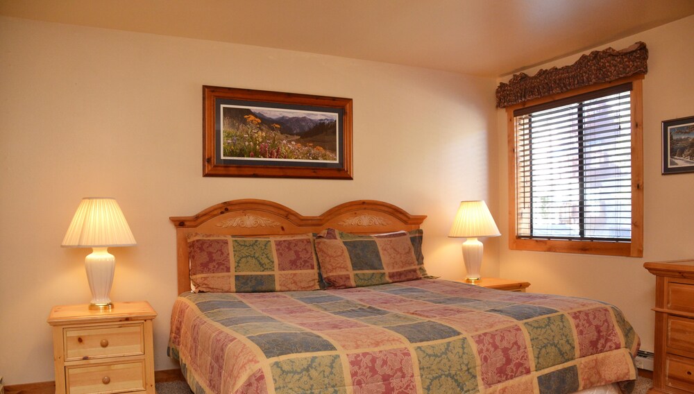 Deluxe Room, 2 Bedrooms - Guestroom