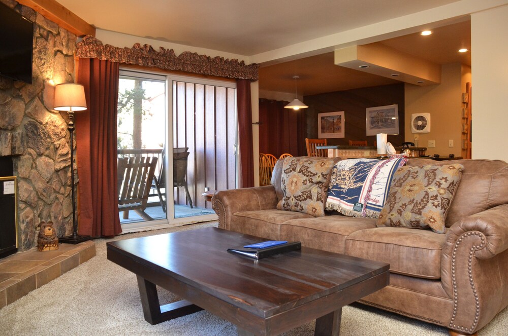 Deluxe Room, 2 Bedrooms - Living Area