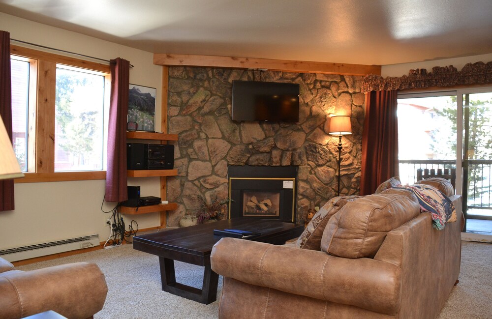 Deluxe Room, 2 Bedrooms - Living Area