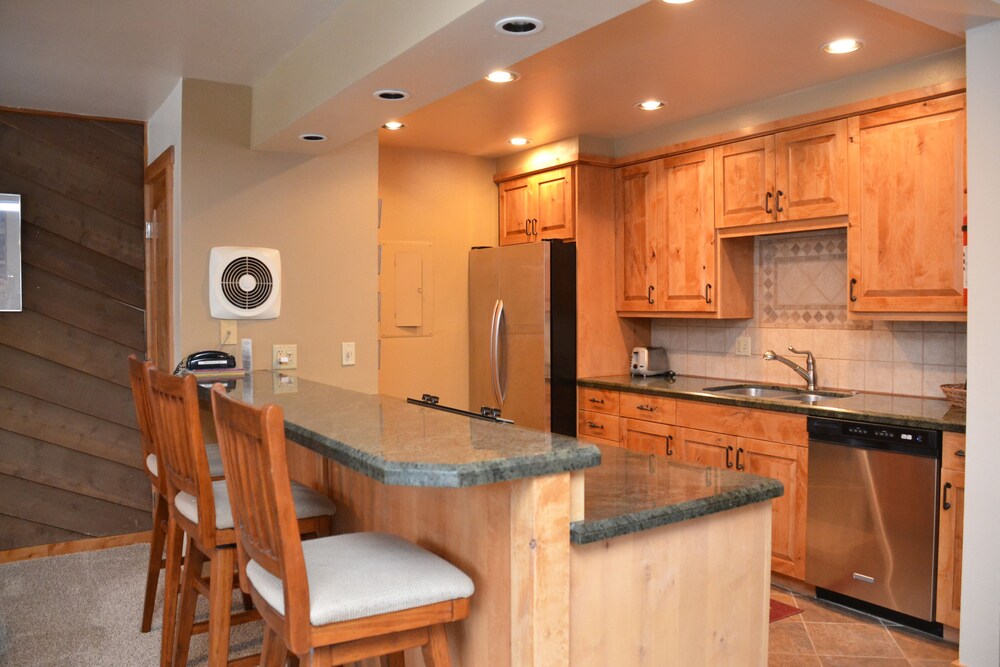 Deluxe Room, 2 Bedrooms - In-Room Kitchen