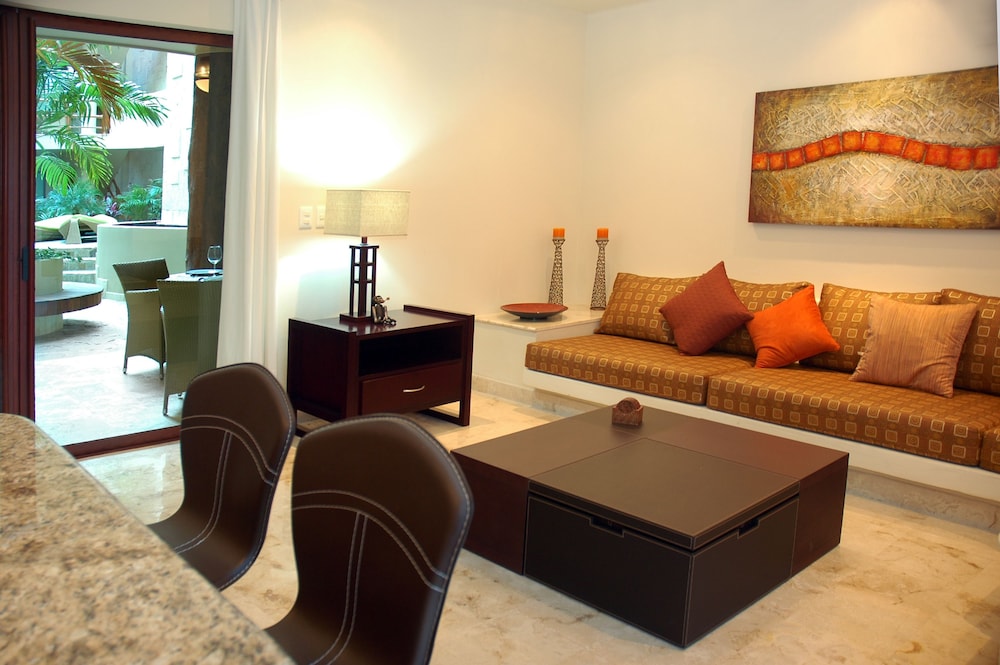 Standard Room, 2 Bedrooms - Living Area