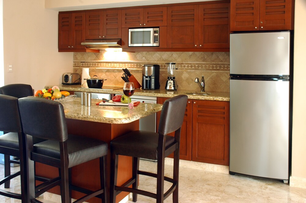 Penthouse, 2 Bedrooms - In-Room Dining