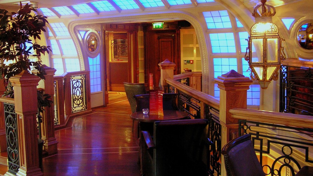 Hotel Bar