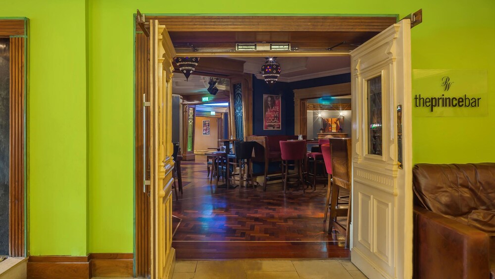 Hotel Bar