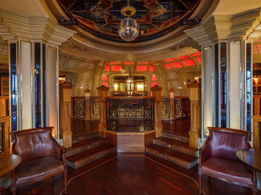 Hotel Bar