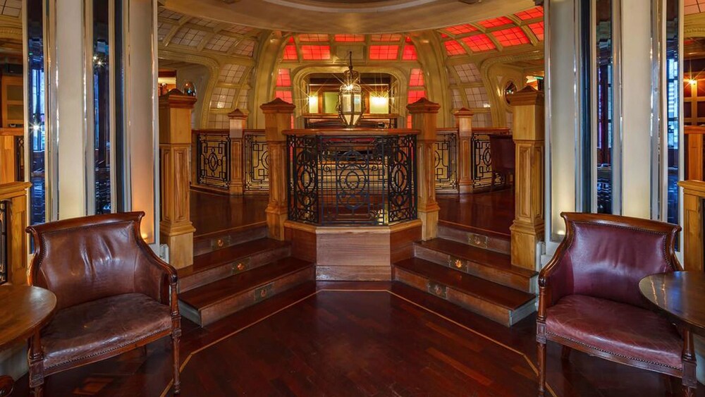 Hotel Bar