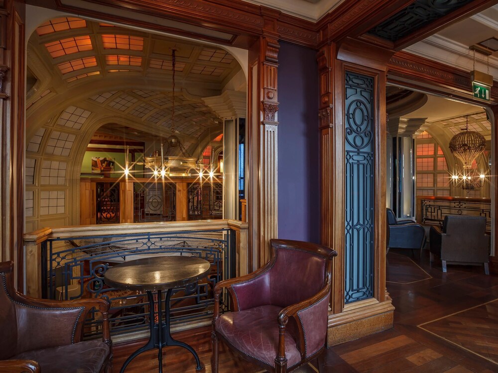 Hotel Bar