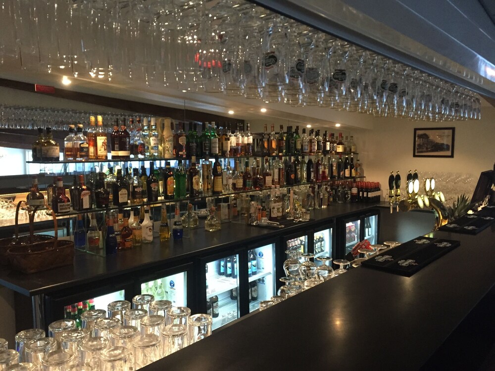 Hotel Bar
