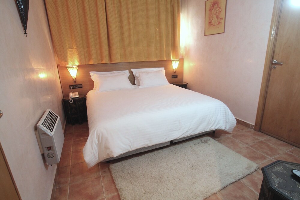 Deluxe Suite - Living Room