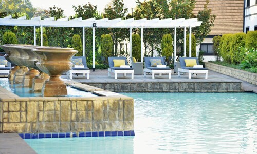 ANEW Hotel Hilton